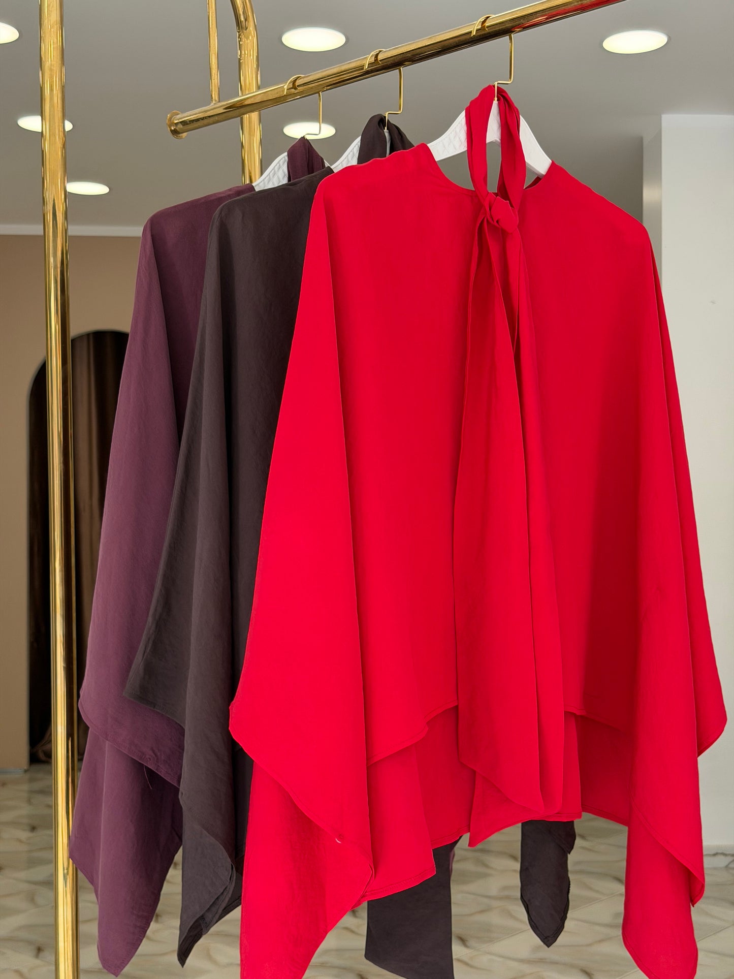 Batwing sleeve unicolor blouse .