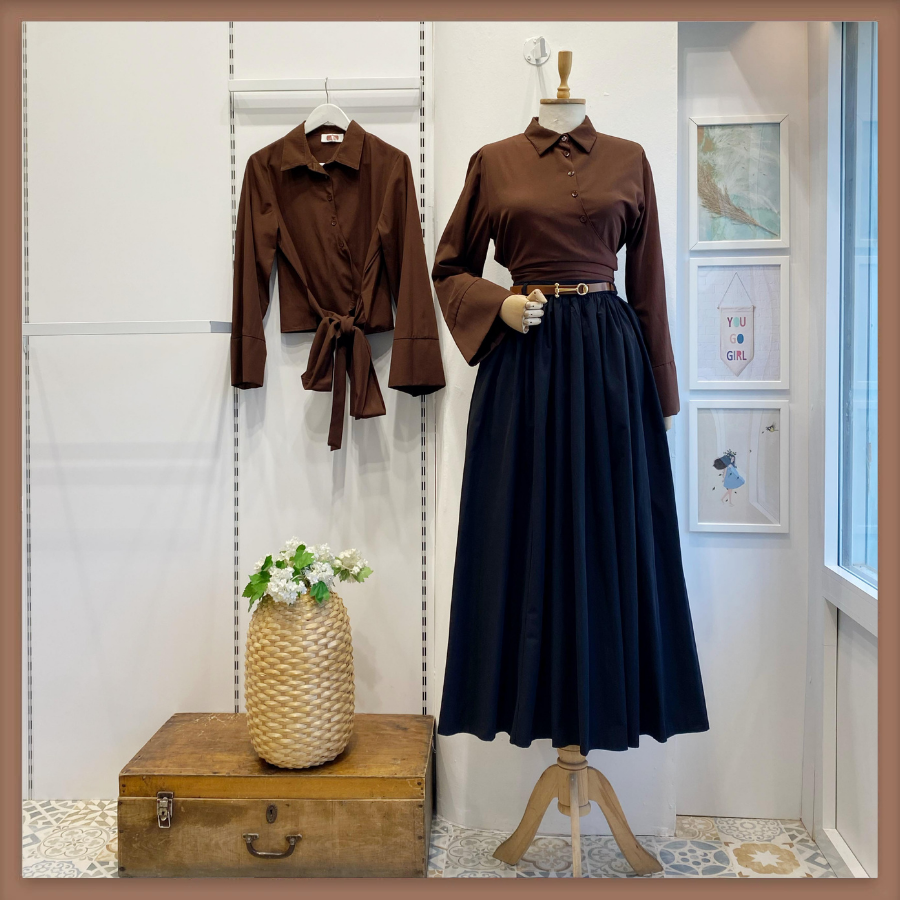 Belted pleated skirt