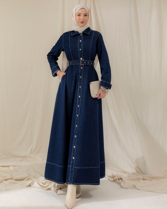 Robe en denim boutonnée avec ceinture