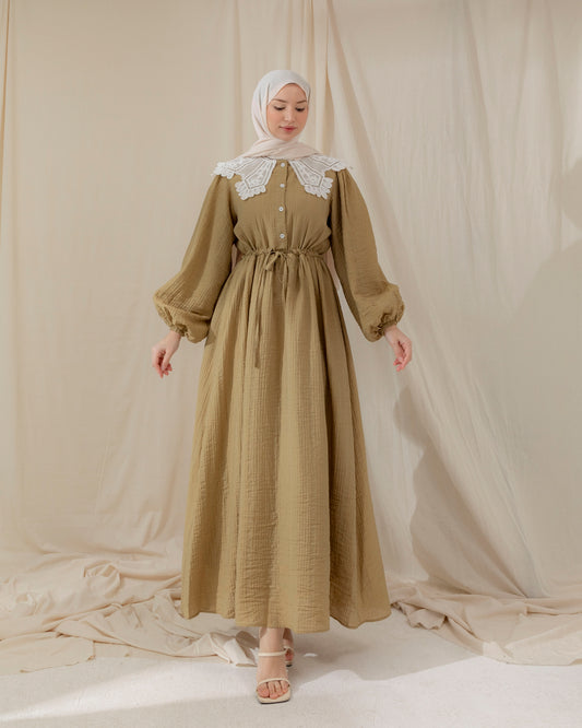 Vintage white collar dress