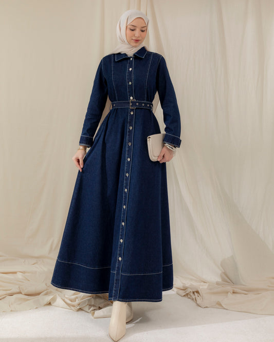 Robe en denim boutonnée avec ceinture