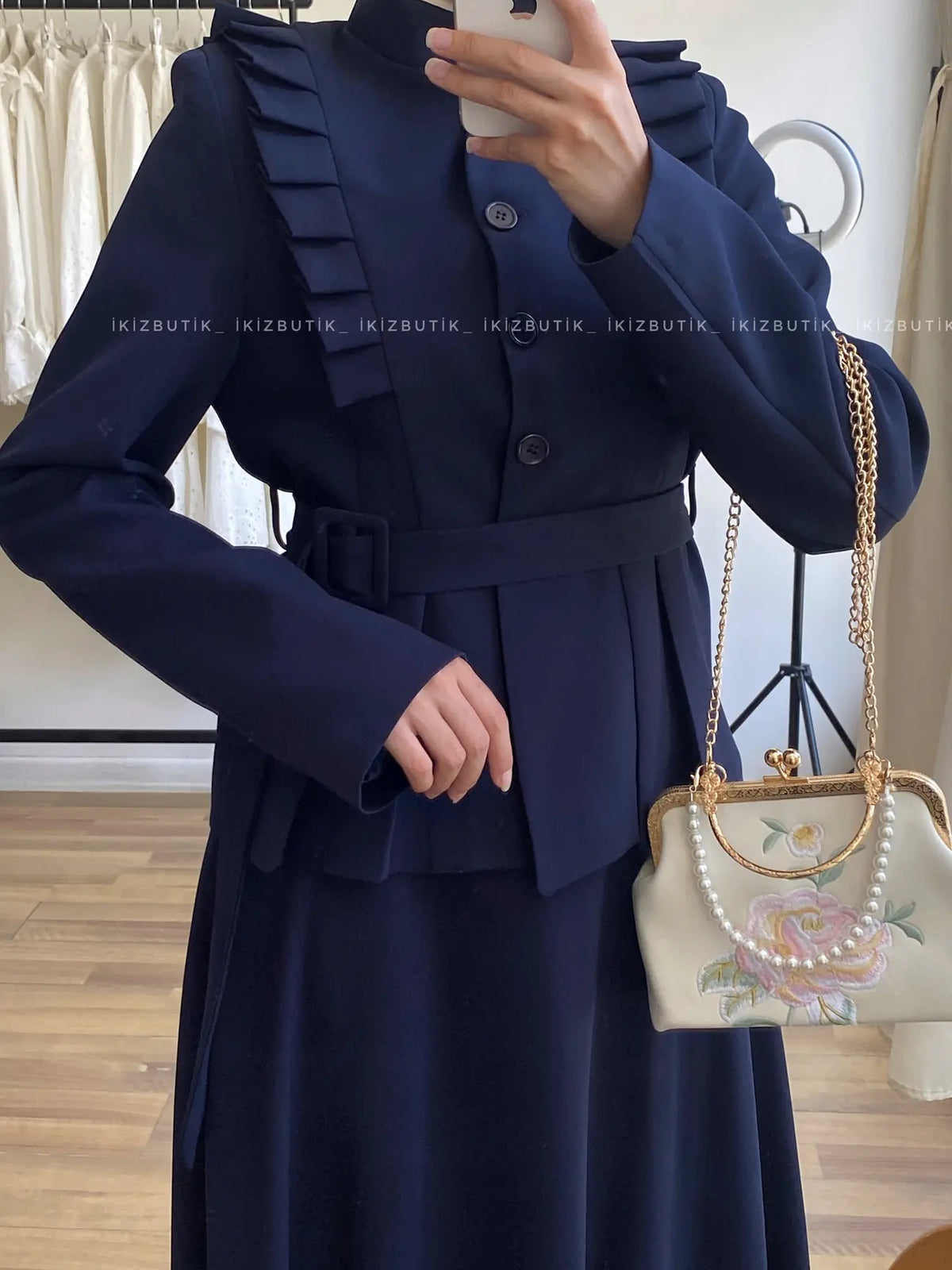 Line elegant skirt set