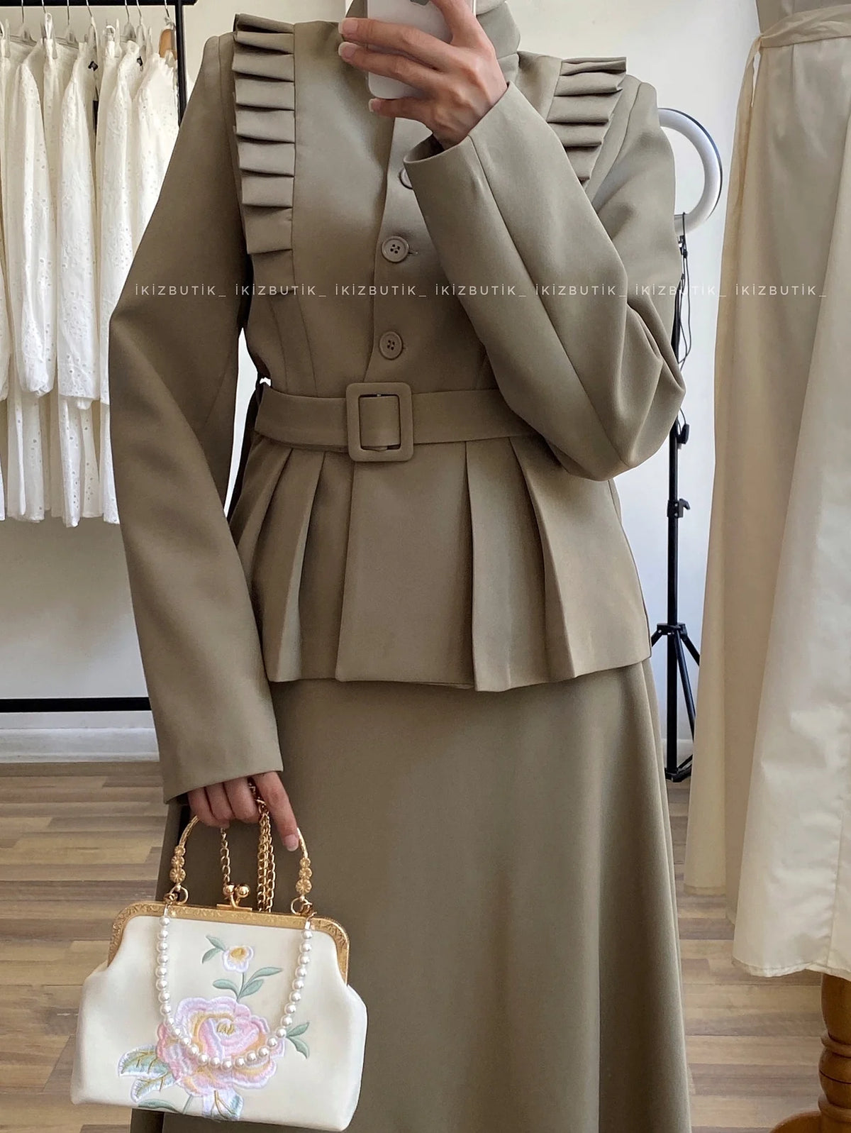 Line elegant skirt set