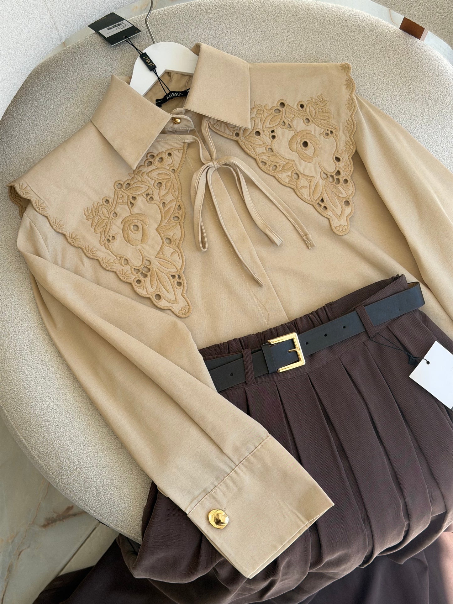 Neck tie vintage collar blouse