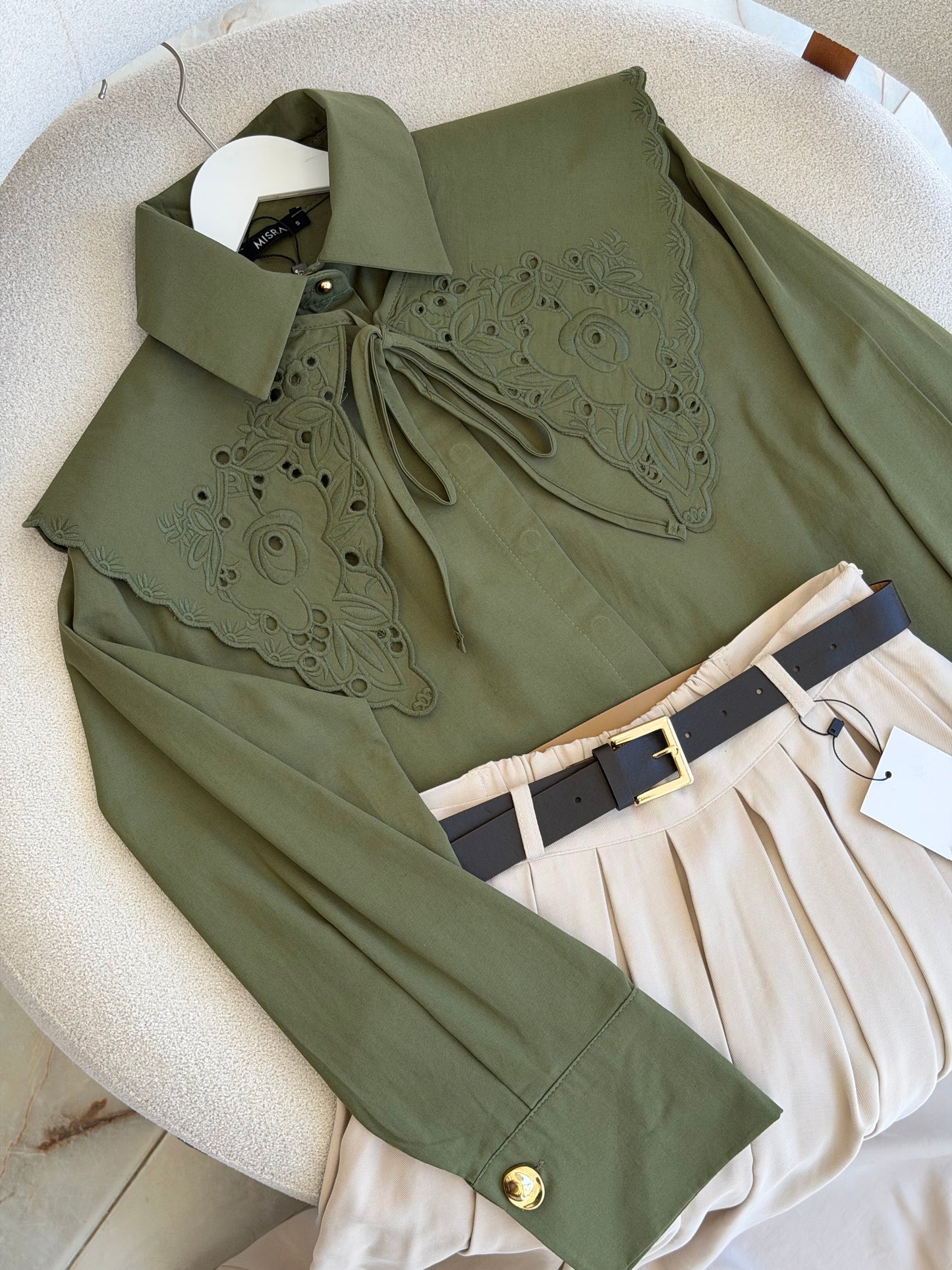 Neck tie vintage collar blouse