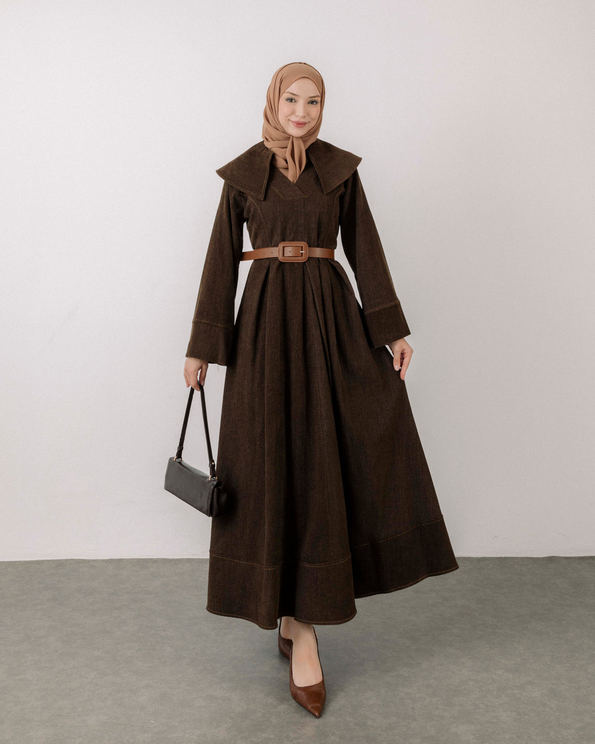 Wide collar belted dress