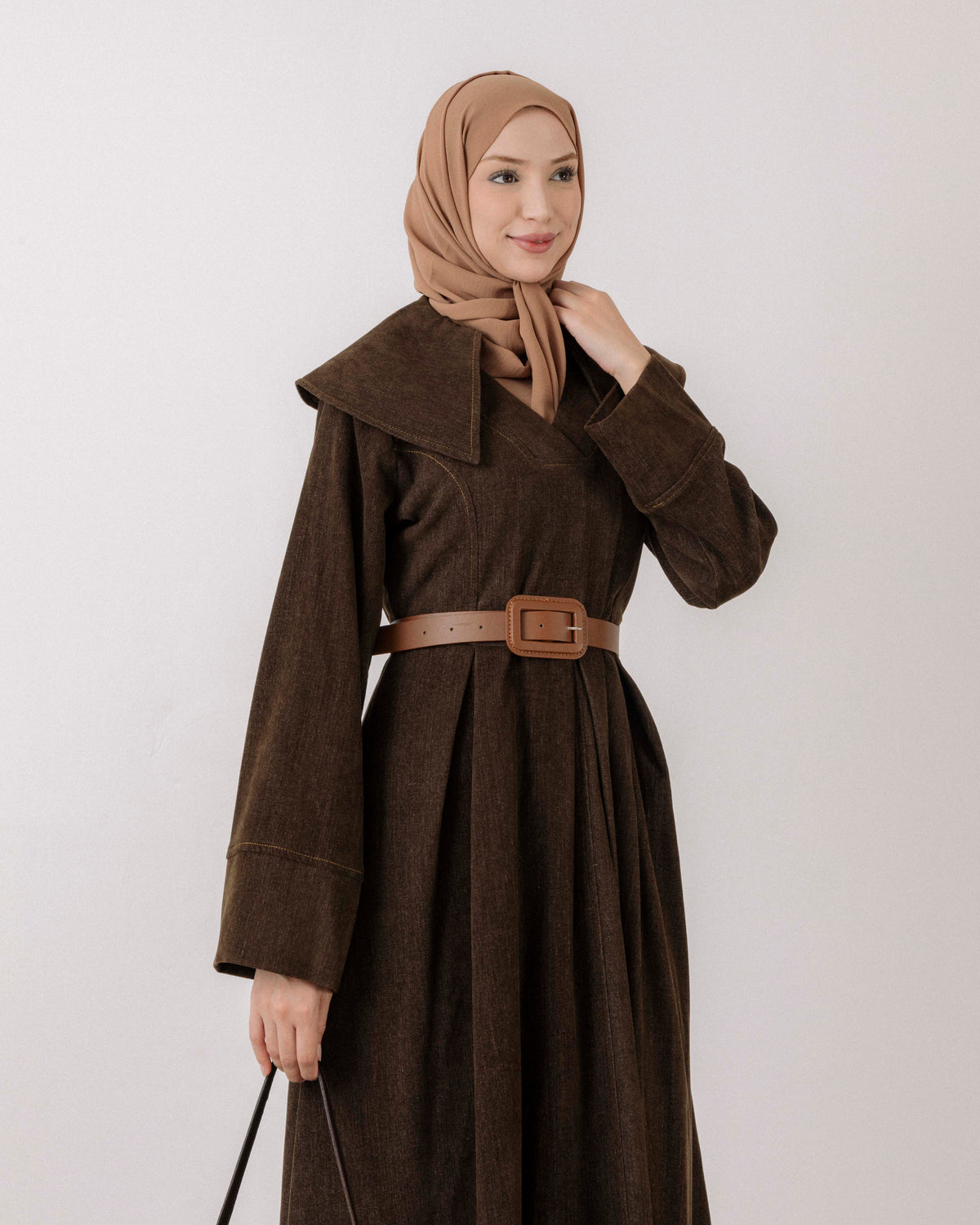 Wide collar belted dress
