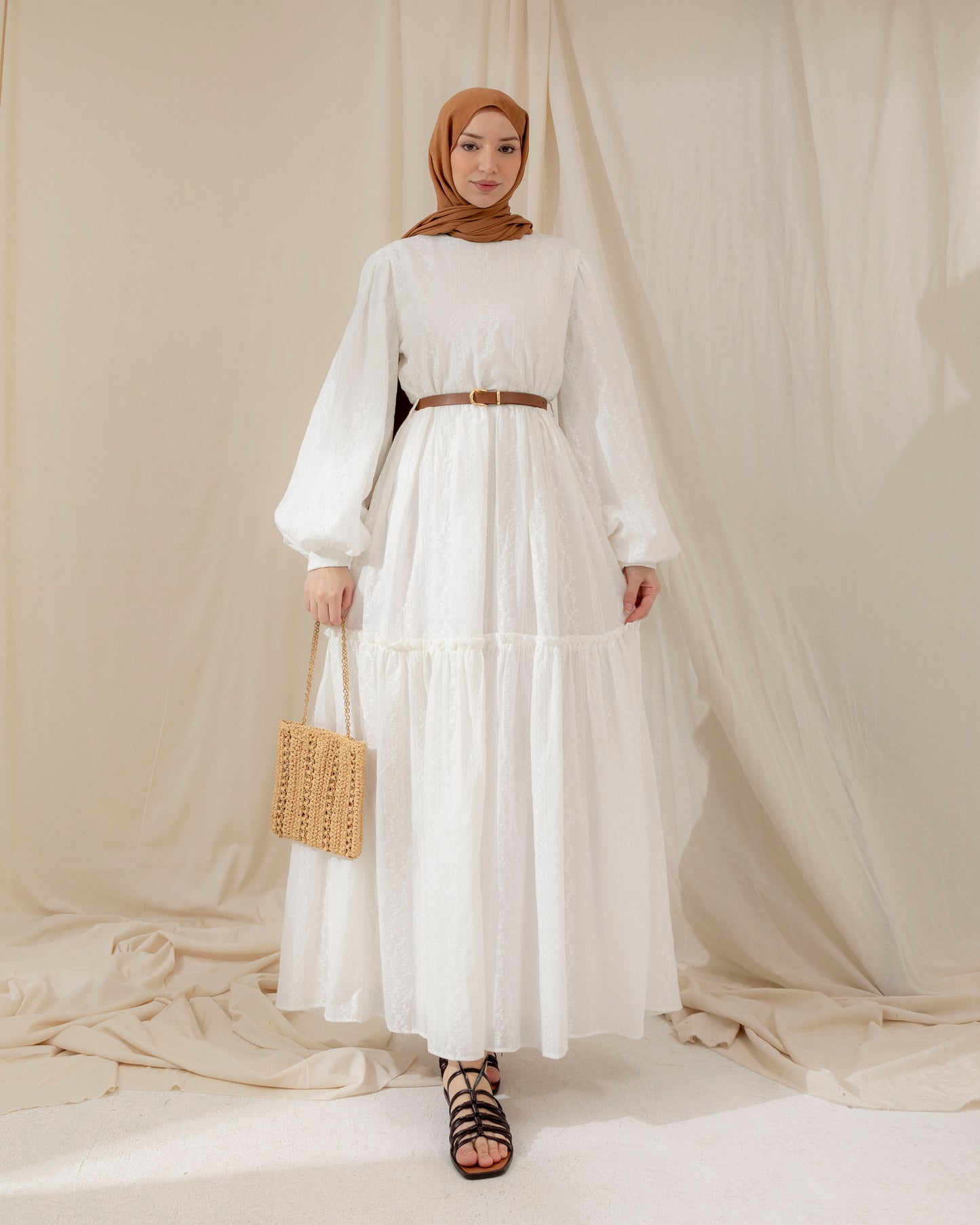 White lace dress (avec ceinture)