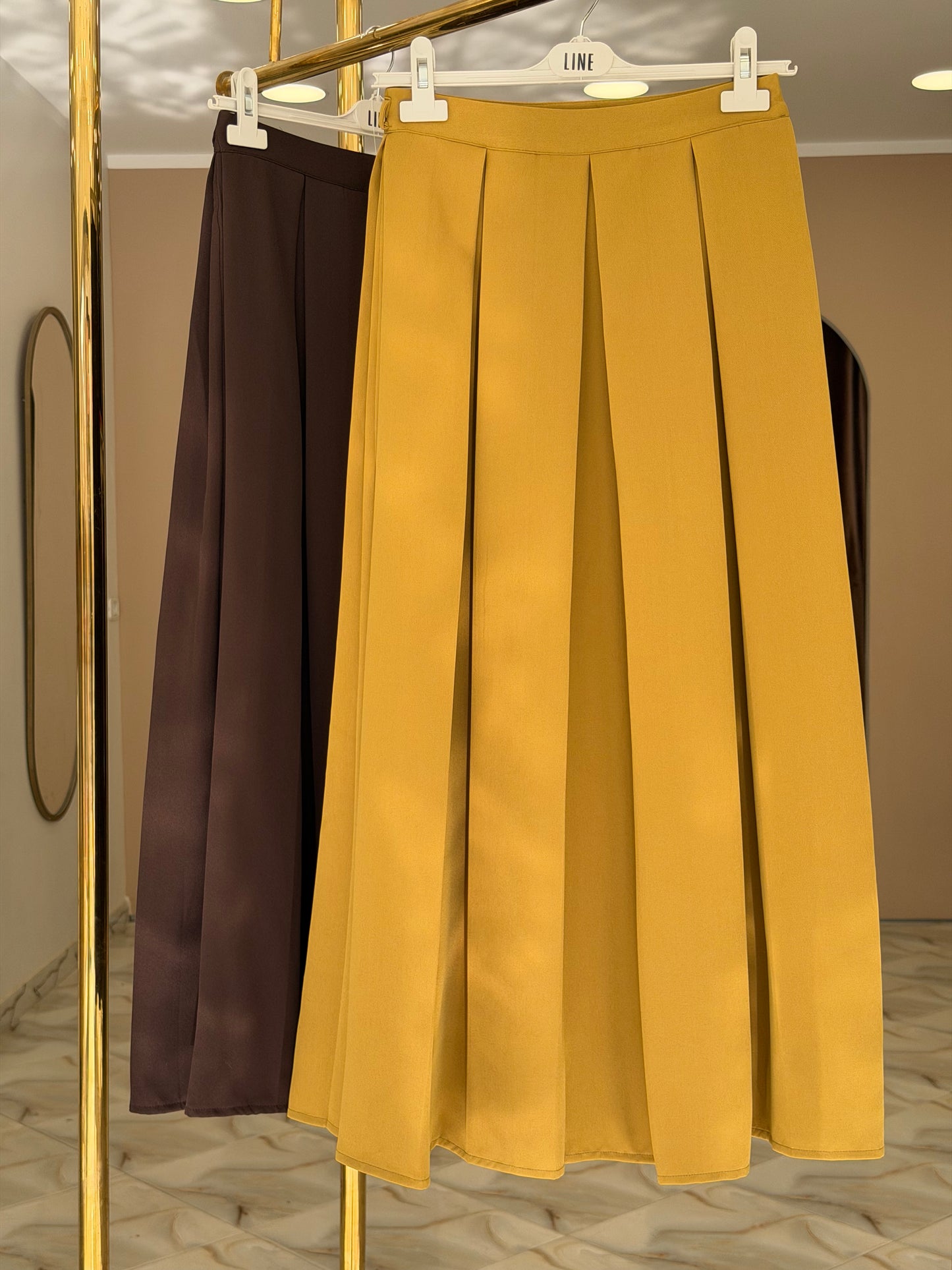Line pleated skirt set 2
