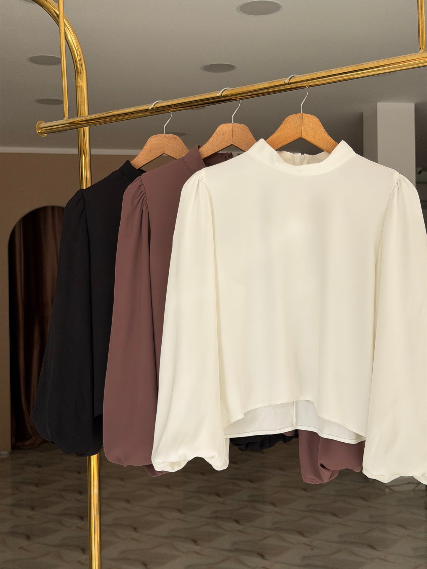 Puffy sleeve blouse