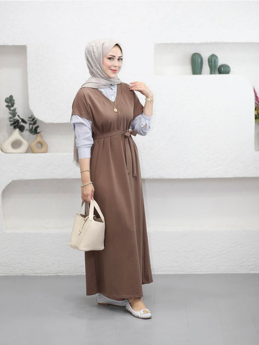 Robe à col V décontractée avec détail chemise