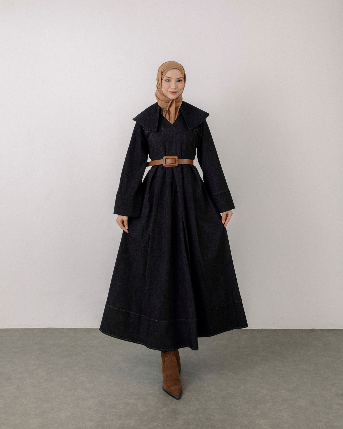 Wide collar belted dress