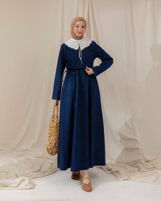 Accessory collar denim dress