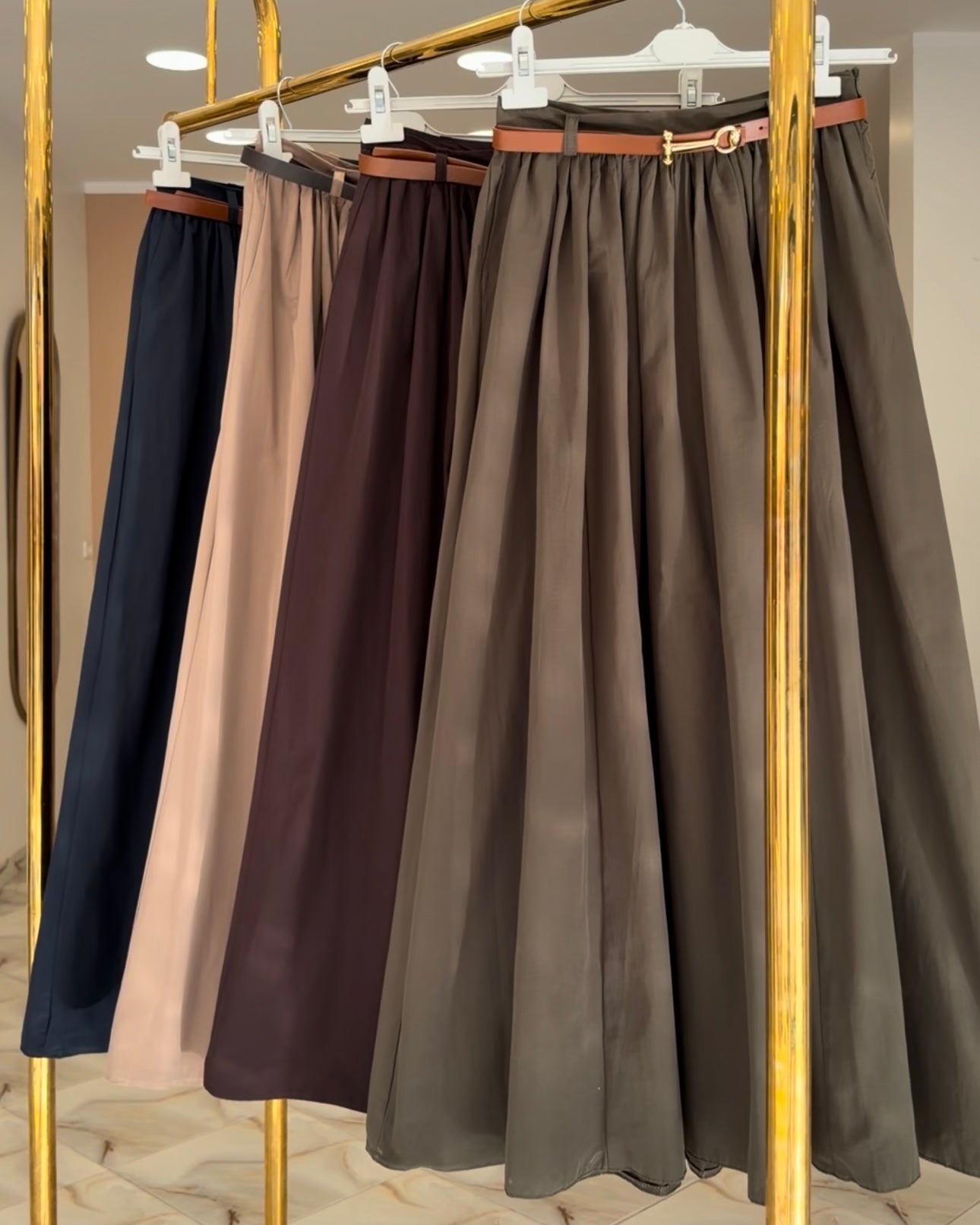 Belted pleated skirt