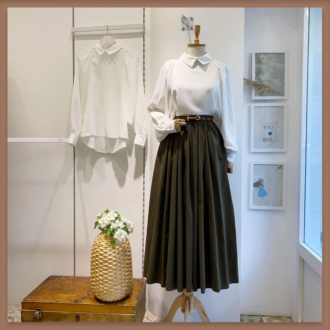 Belted pleated skirt